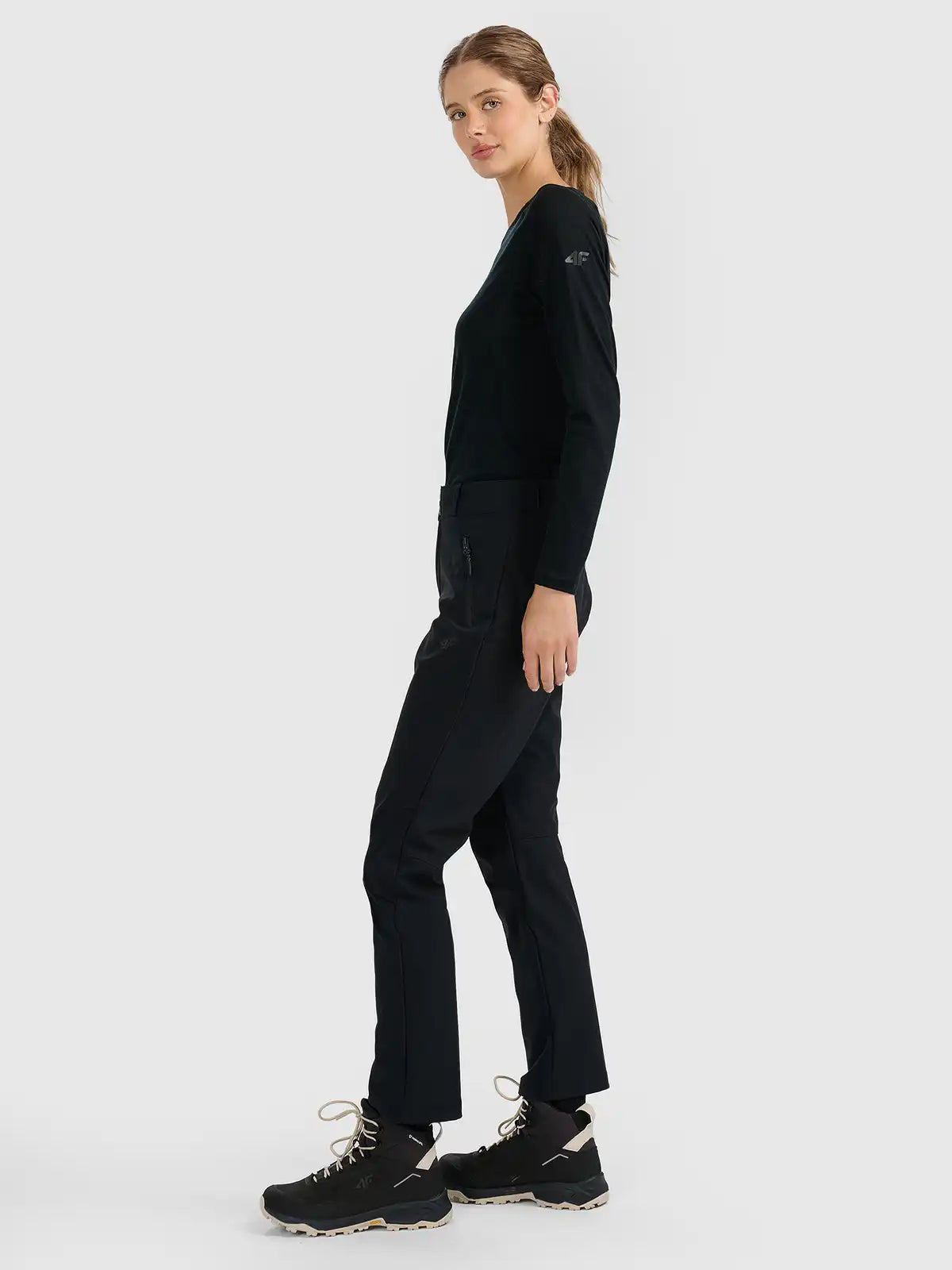 Pantaloni impermeabili pentru femei 4F F0988 4FWAW25TFTRF0988 deep black