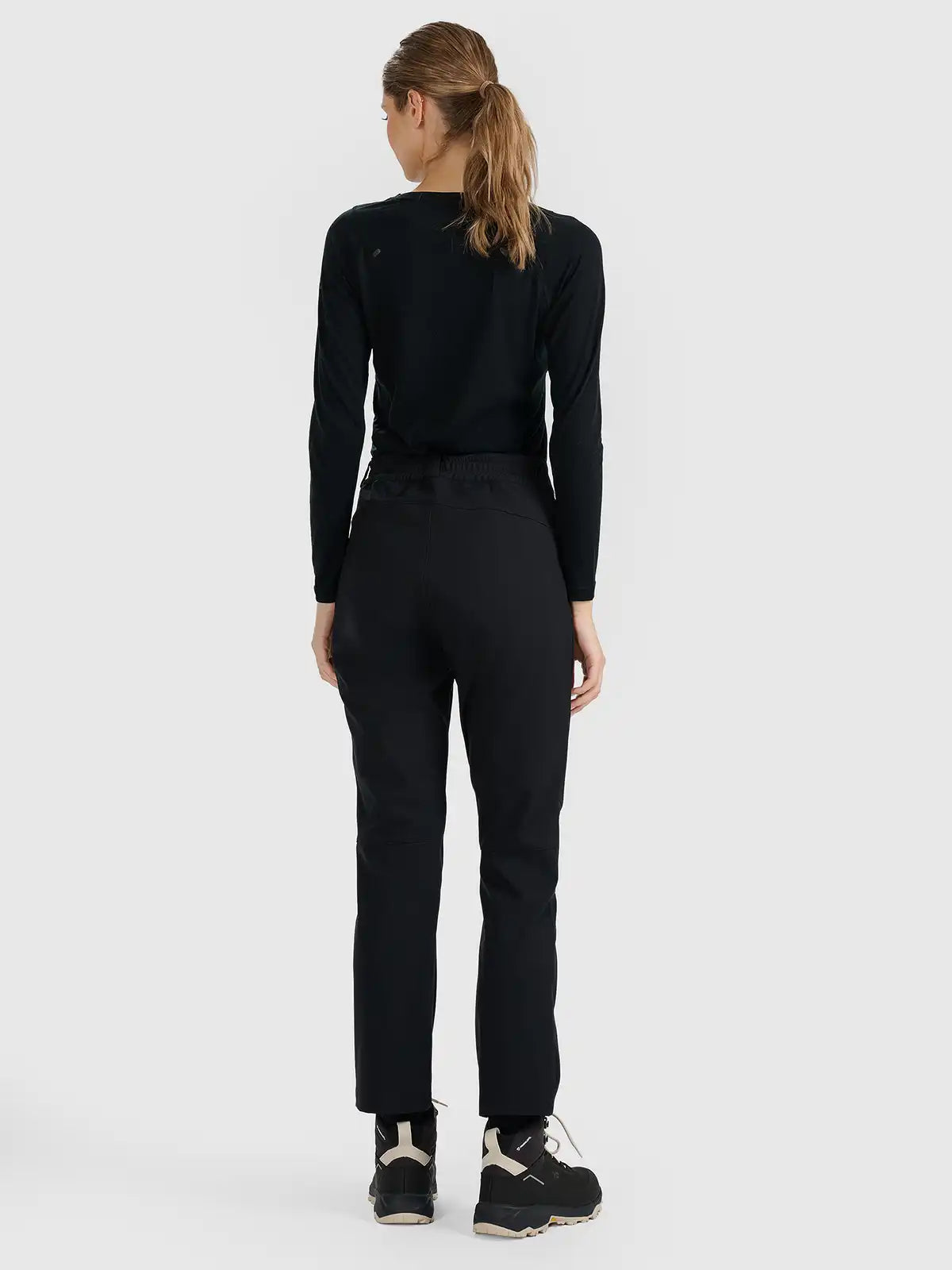 Pantaloni impermeabili pentru femei 4F F0988 4FWAW25TFTRF0988 deep black