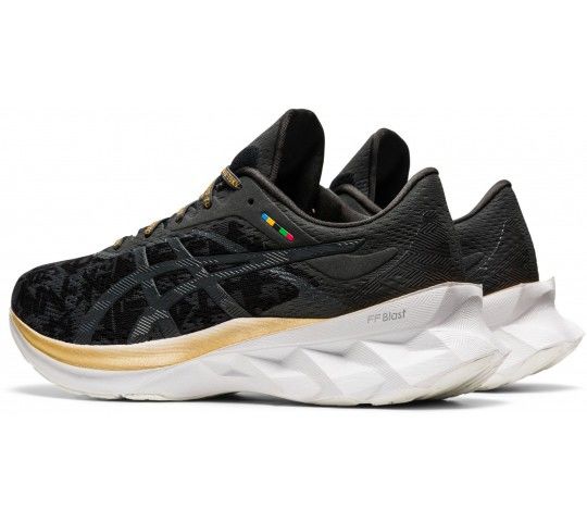Кроссовки для бега asics novablast 1012a929-001
