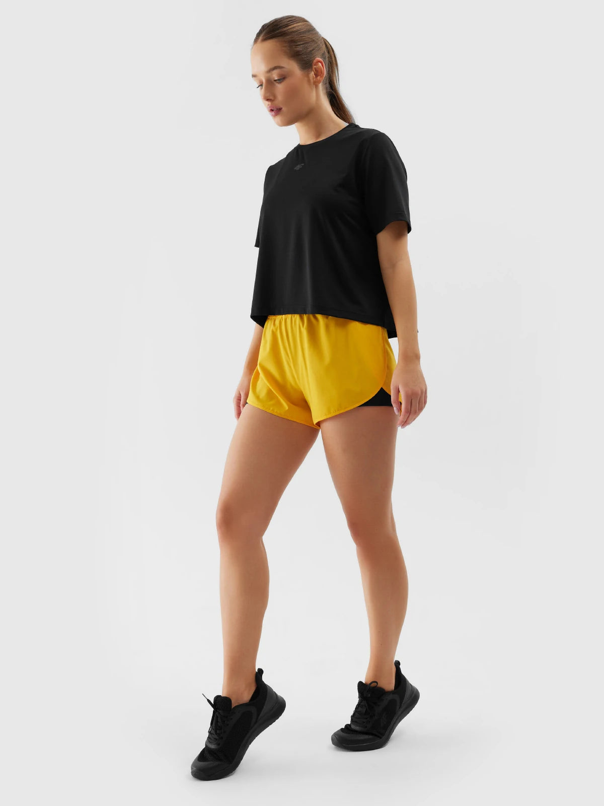 Pantaloni scurți de antrenament pentru femei 4F F497 4FWSS24TFSHF497 Orange