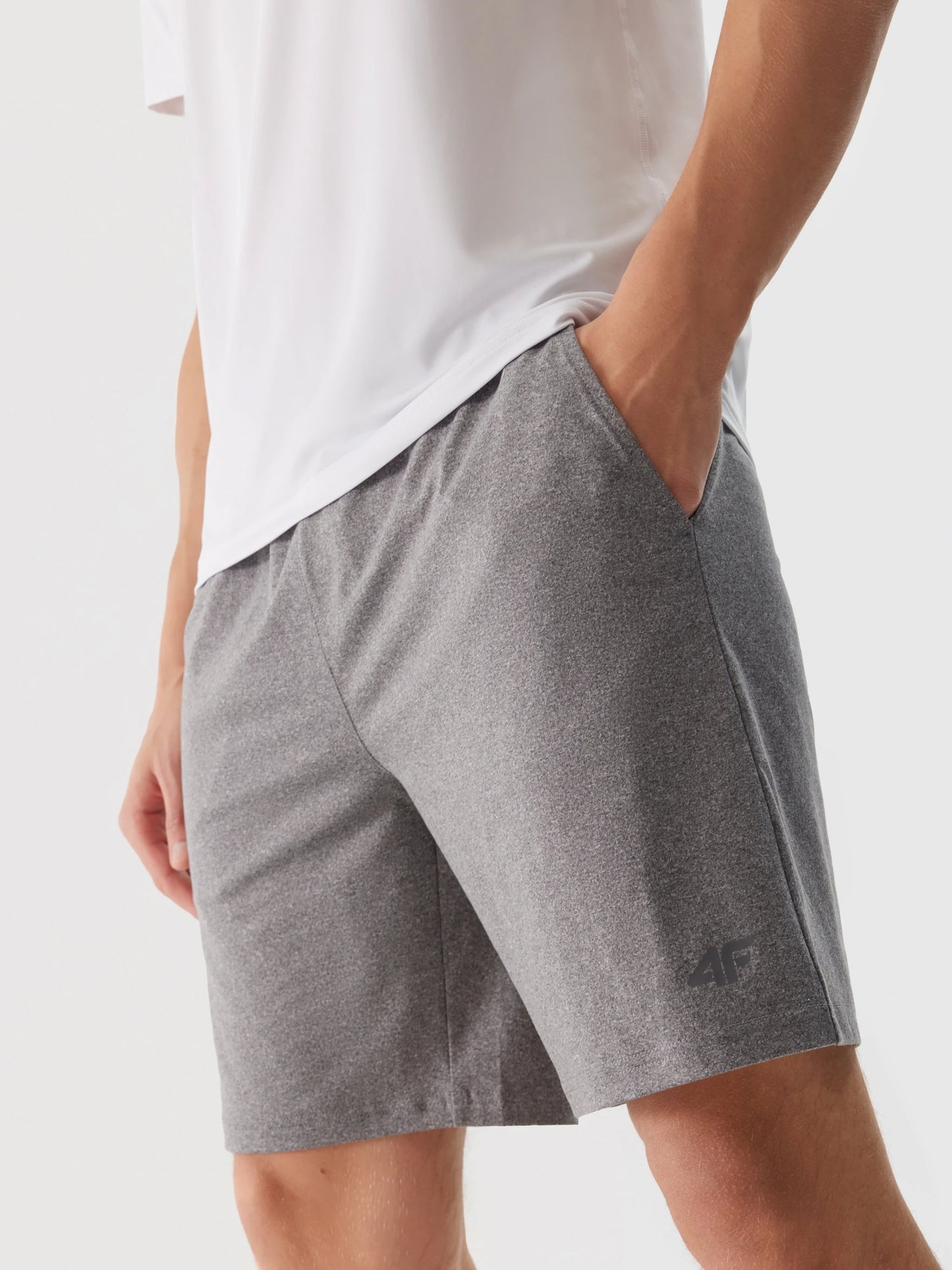 Pantaloni scurți de antrenament pentru bărbați 4F M383 4FWSS24TFSHM383 Grey