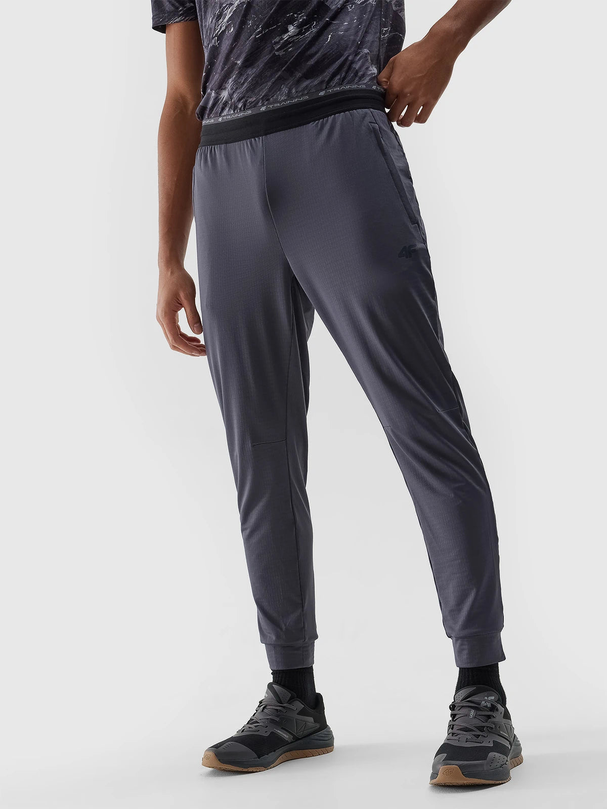 Pantaloni de sport pentru bărbați 4F M525 4FWSS24TFTRM525 Anthracite