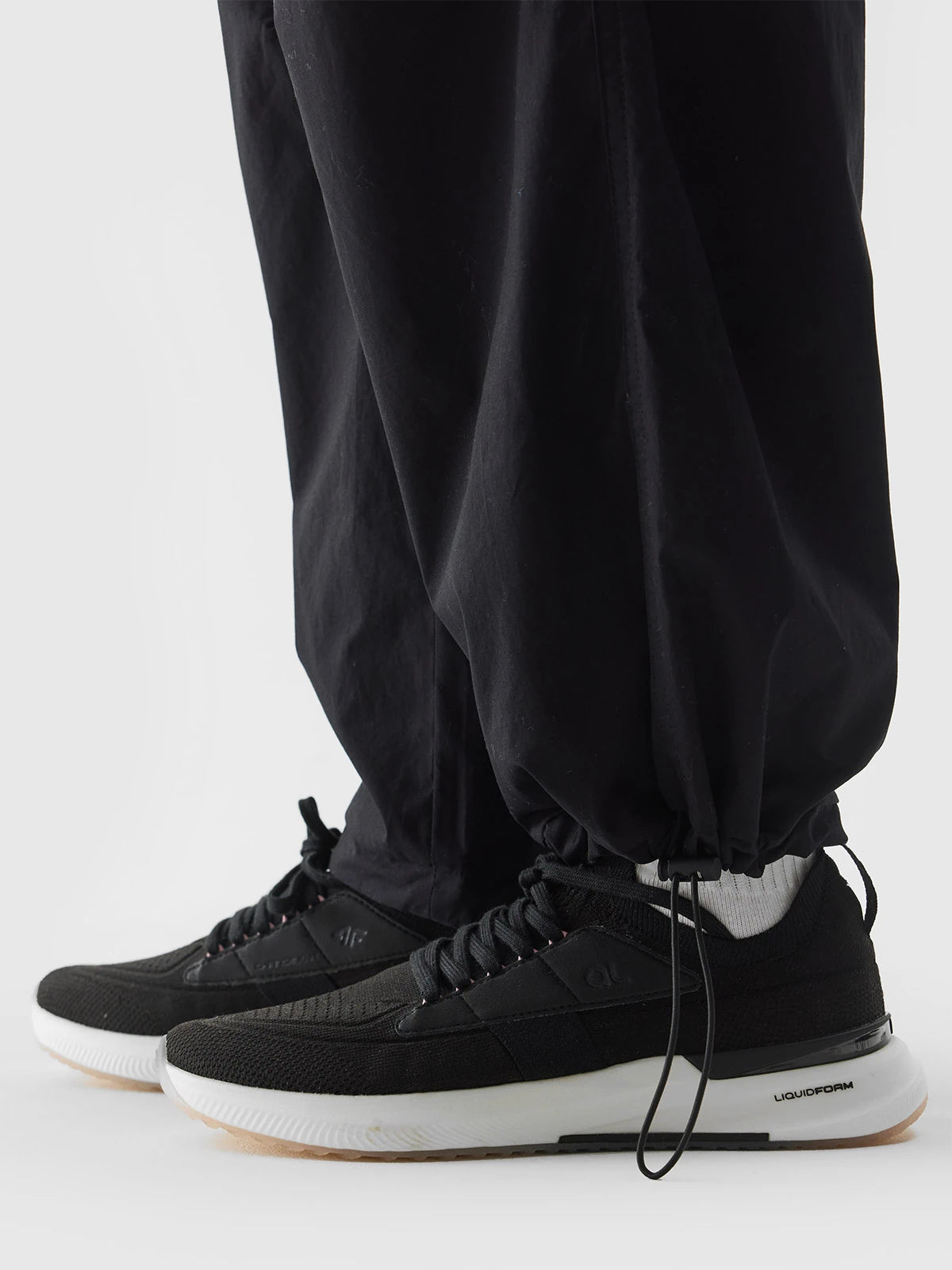 Женские спортивные штаны 4F F643 4FWSS24TTROF643 Black