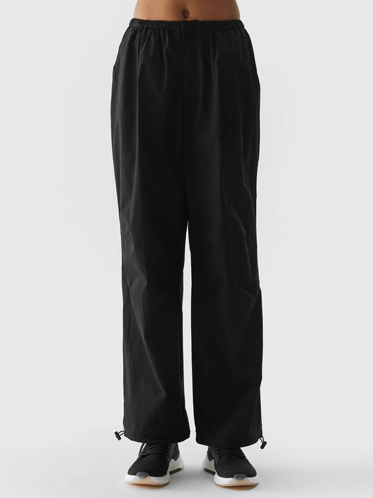 Pantaloni sport pentru femei 4F F643 4FWSS24TTROF643 Black