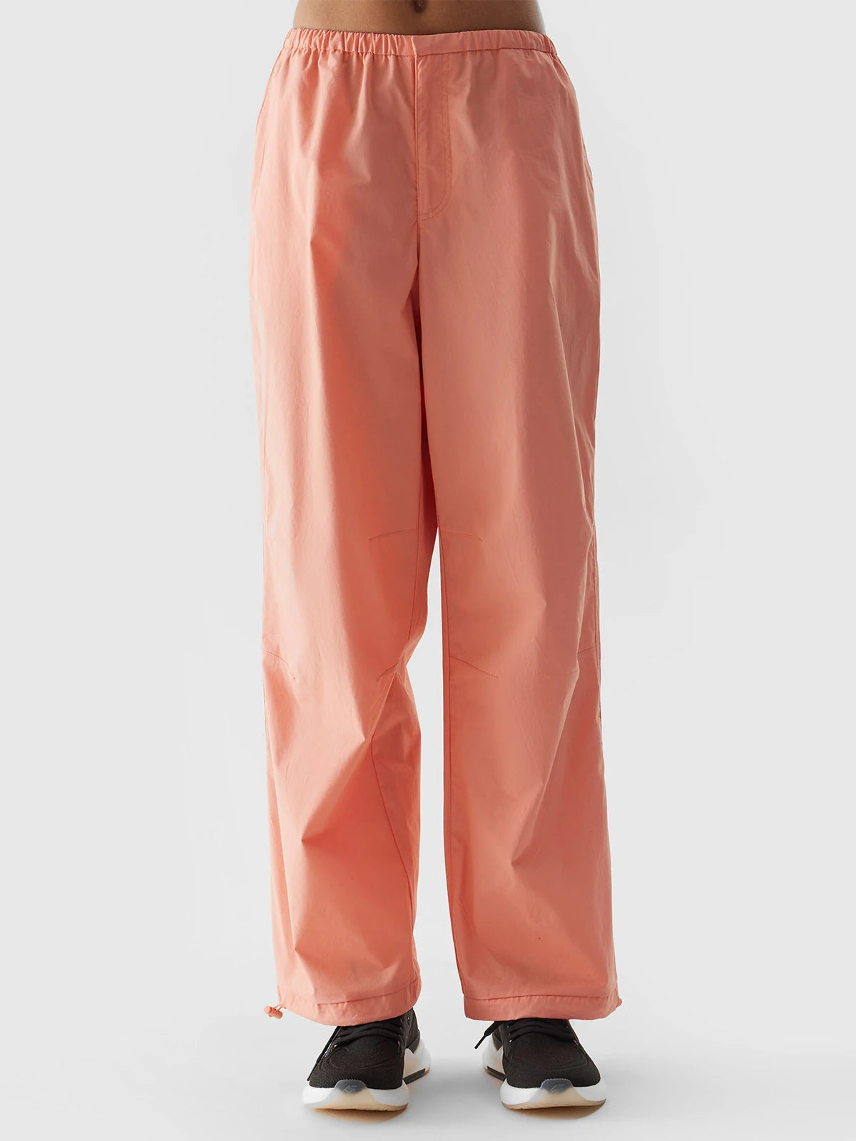 Pantaloni sport pentru femei 4F F643 4FWSS24TTROF643 Coral