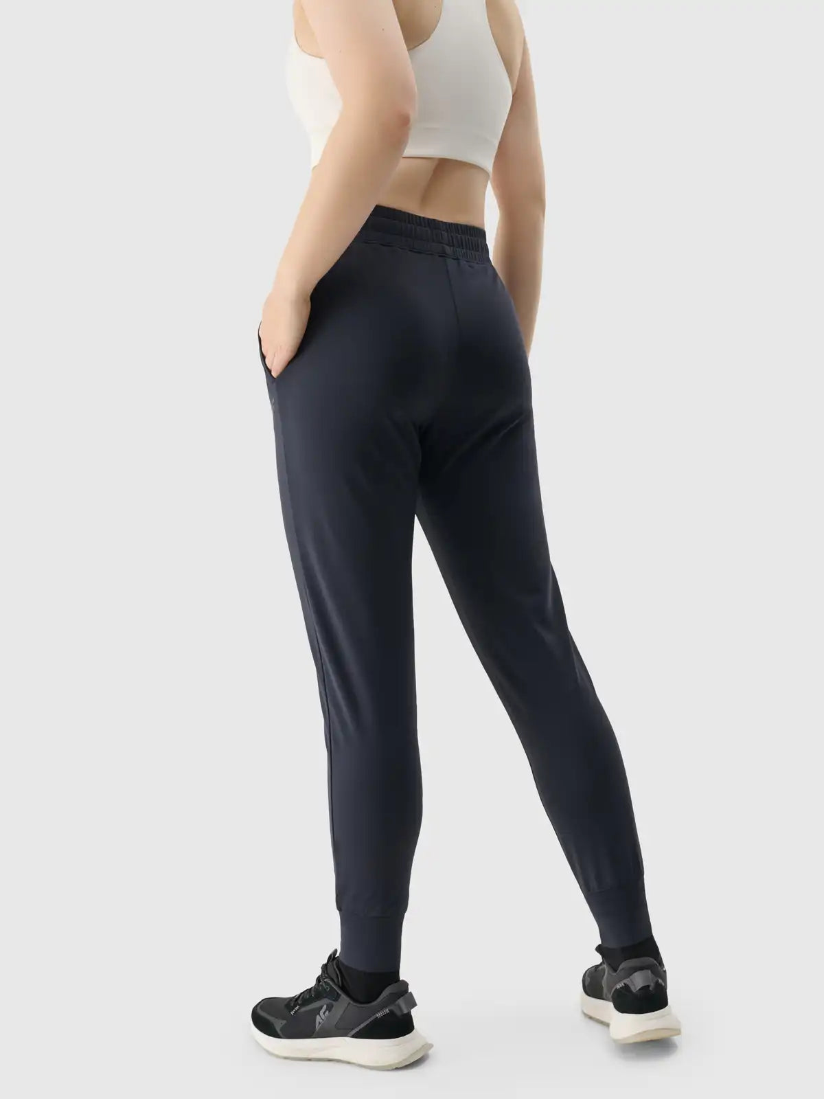 Женские спортивные штаны 4F F0789 4FRSS25TFTRF0789 deep black