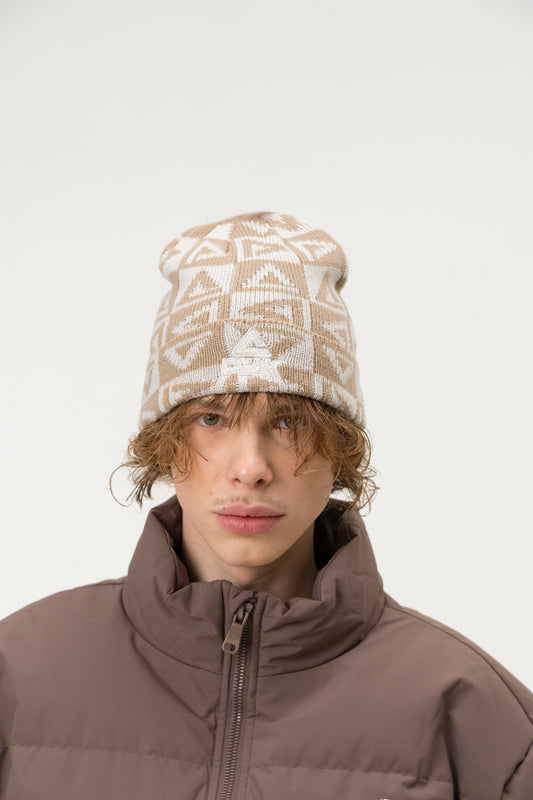 Шапка Peak M8244020 white beige