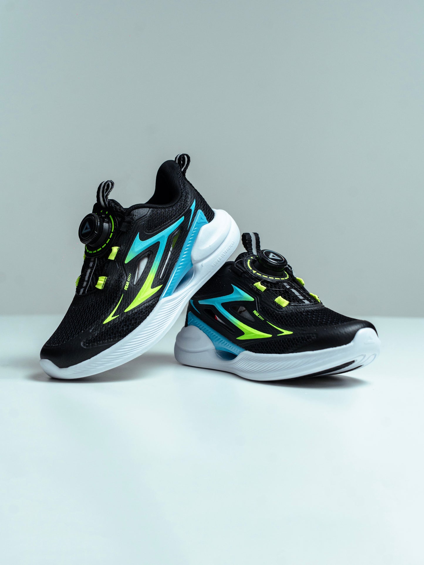 Adidași de alergare pentru copii Peak EK52260H black/fluorescent green