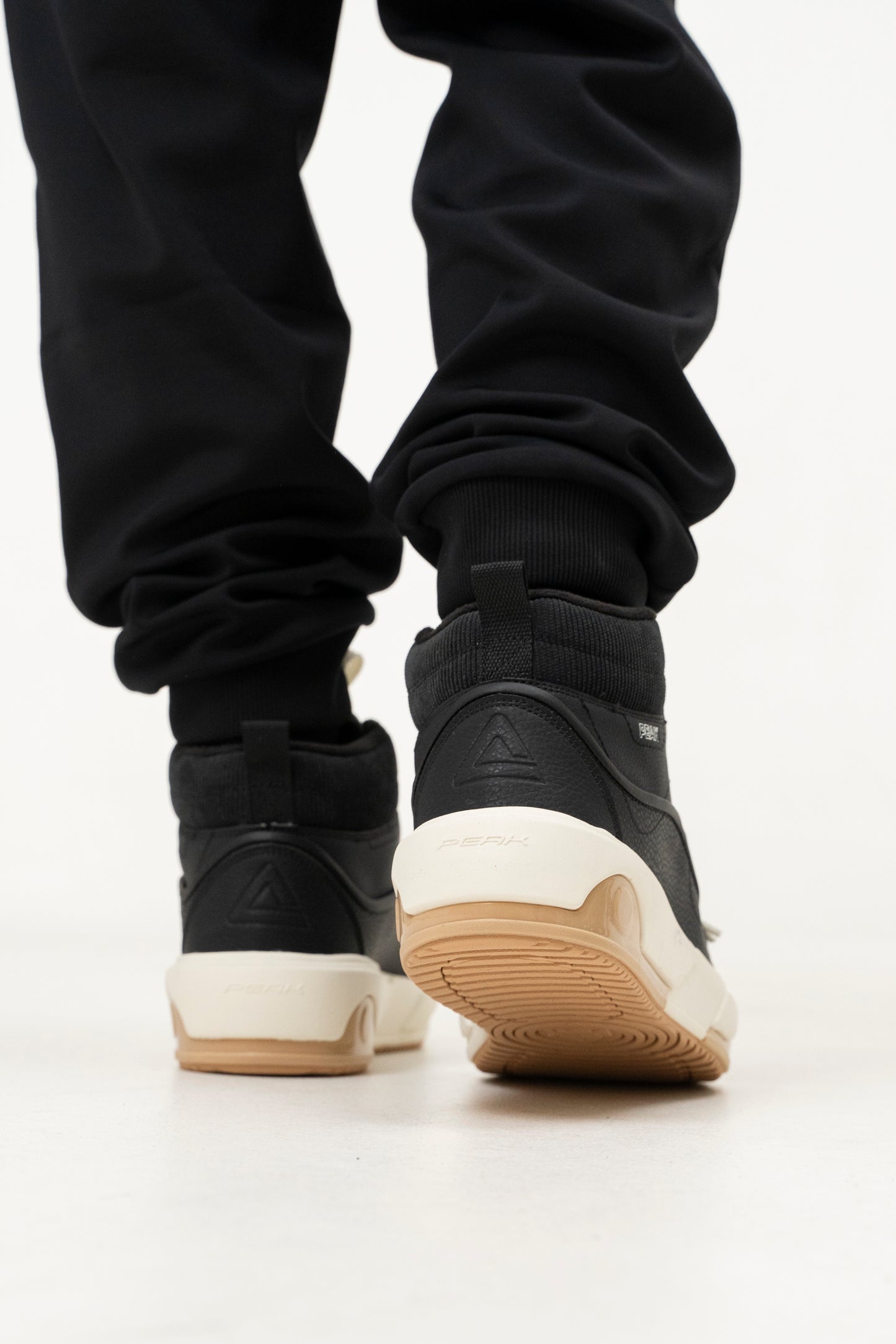 Кроссовки мужские Peak Casual ET44537M black/canvas white