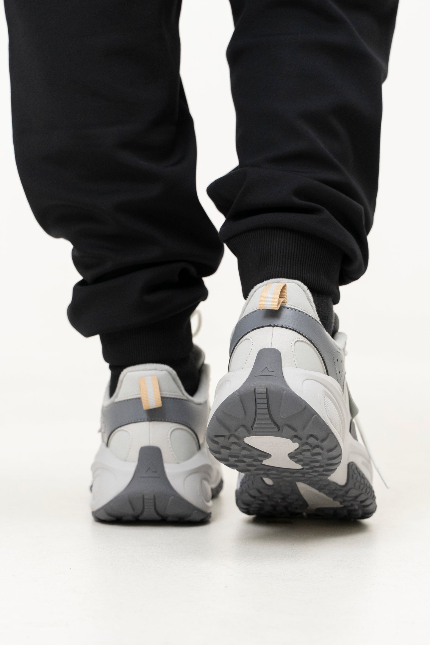 Кроссовки мужские Peak Casual ET44827M lt.grey/grey