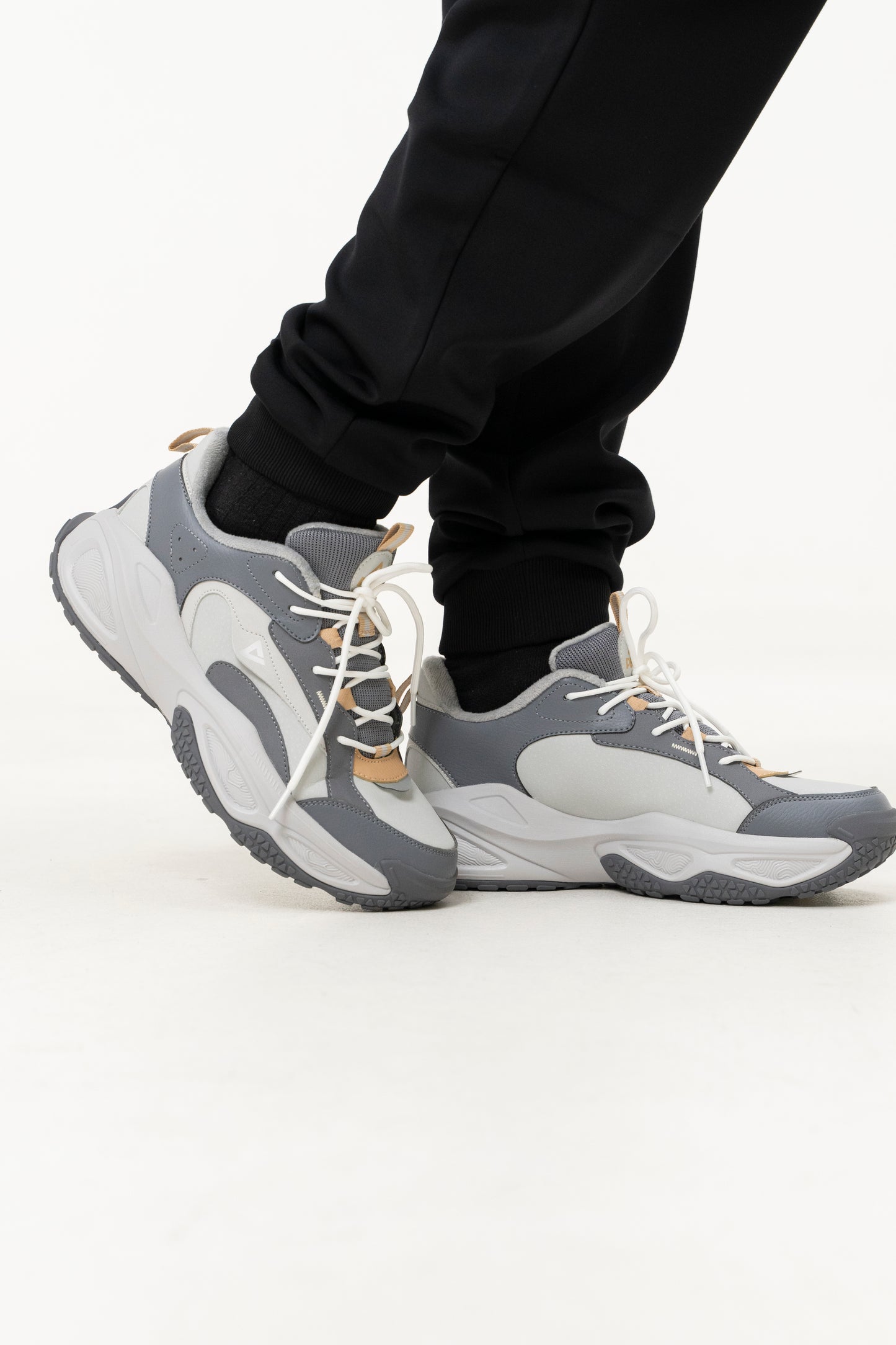Кроссовки мужские Peak Casual ET44827M lt.grey/grey