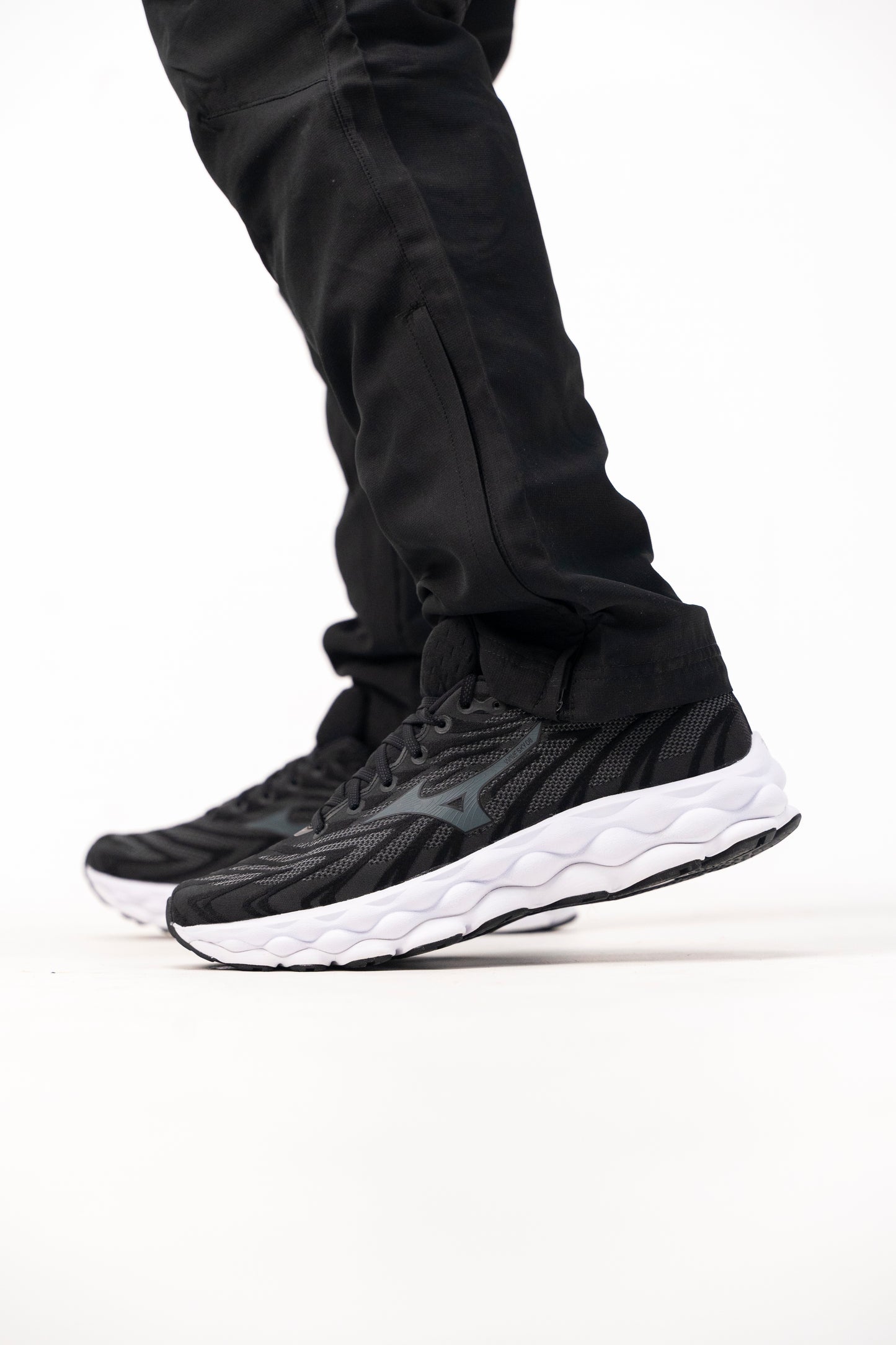 Adidași de alergare pentru bărbați Mizuno Wave Sky 8 J1GC2402 02