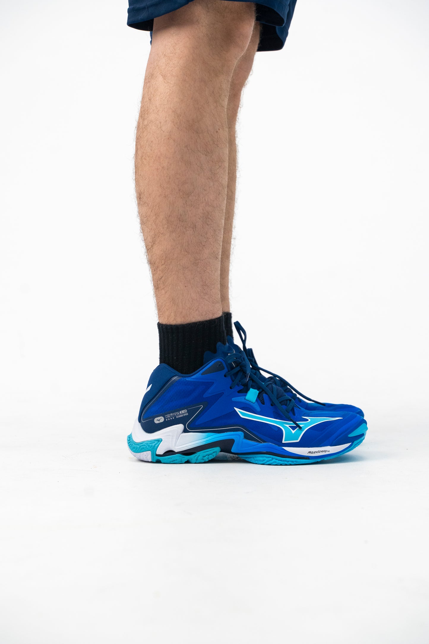 Кроссовки мужские для волейбола Mizuno Wave Lightning z8 mid v1ga2405 01