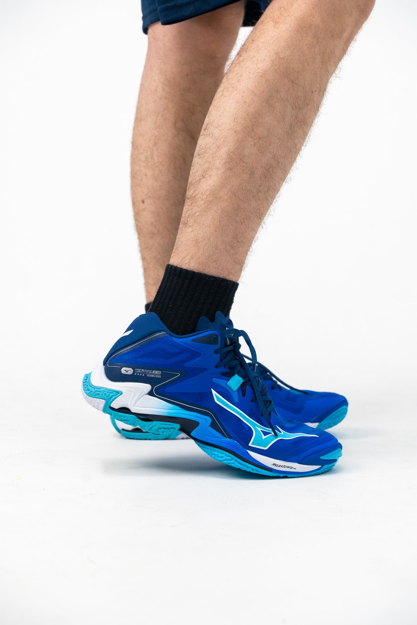 Кроссовки мужские для волейбола Mizuno Wave Lightning z8 mid v1ga2405 01
