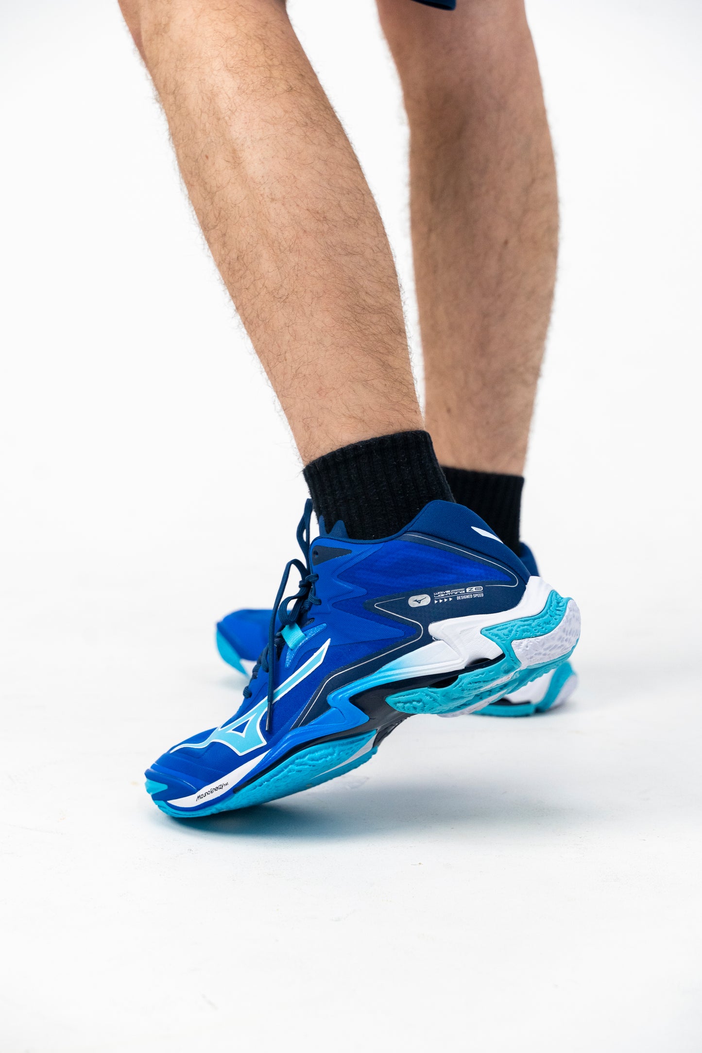 Кроссовки мужские для волейбола Mizuno Wave Lightning z8 mid v1ga2405 01