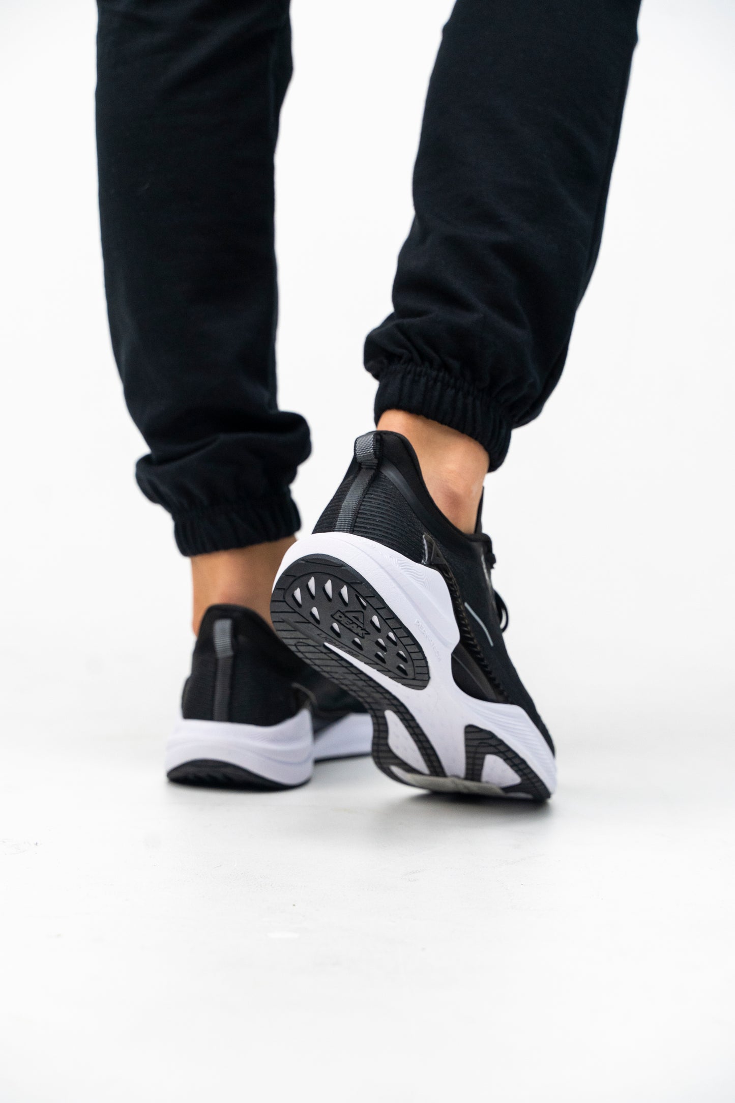 Adidași de fitness pentru bărbați Peak ET42188H black/dk.lavender