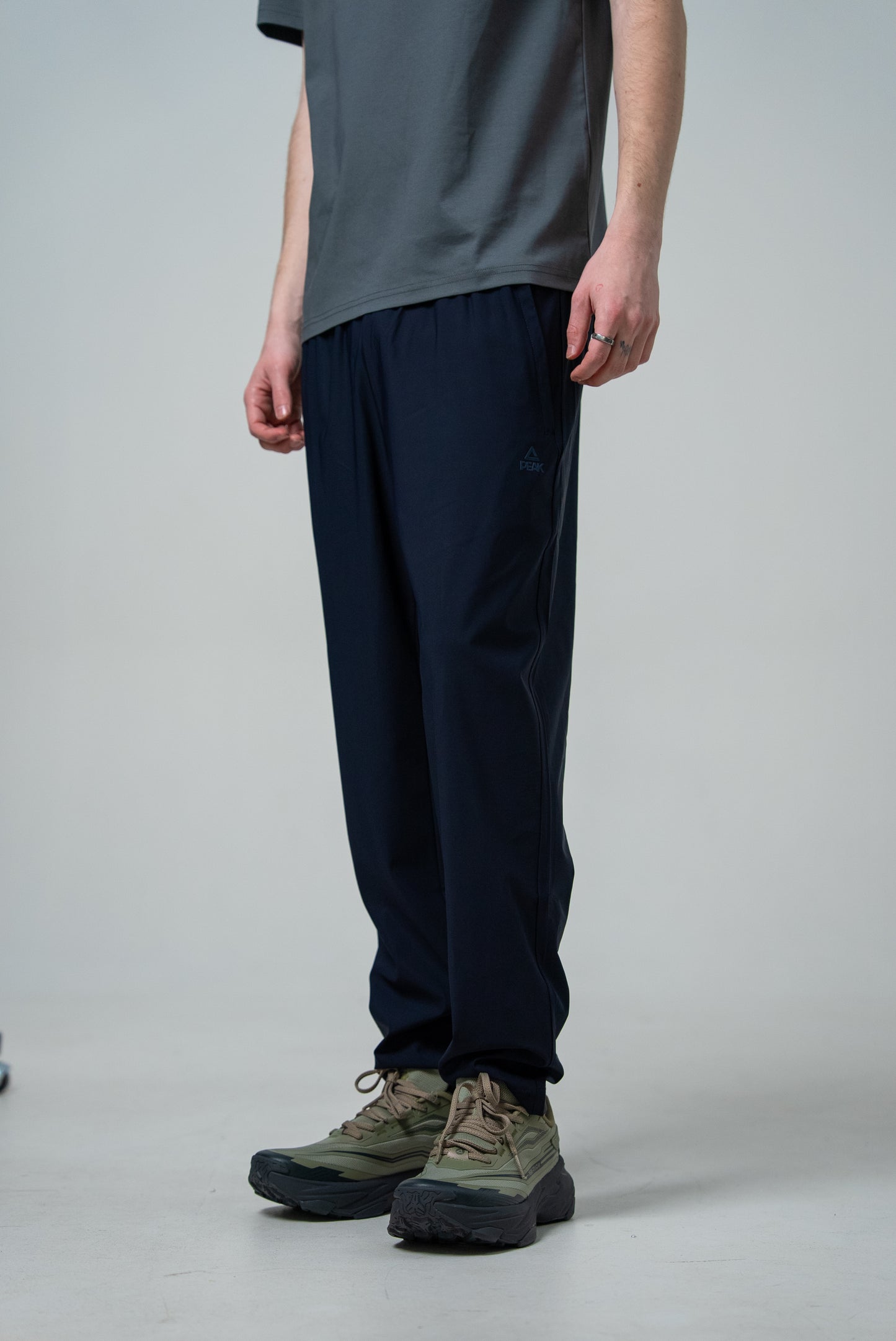 Кроссовки мужские Peak Casual EXT53847G Traveller V1 ash green