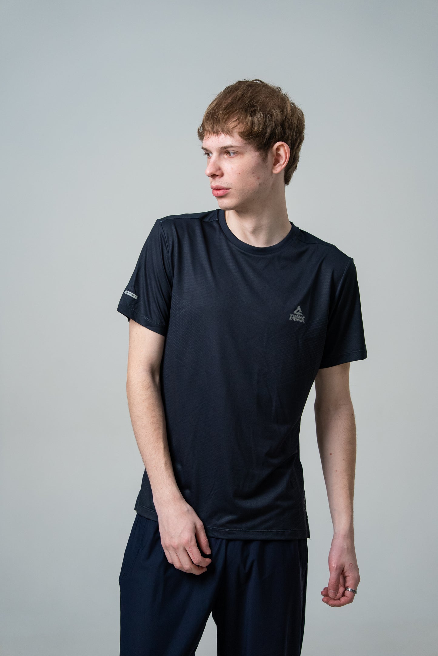 Мужская футболка для тренировок Peak FW6252161 black