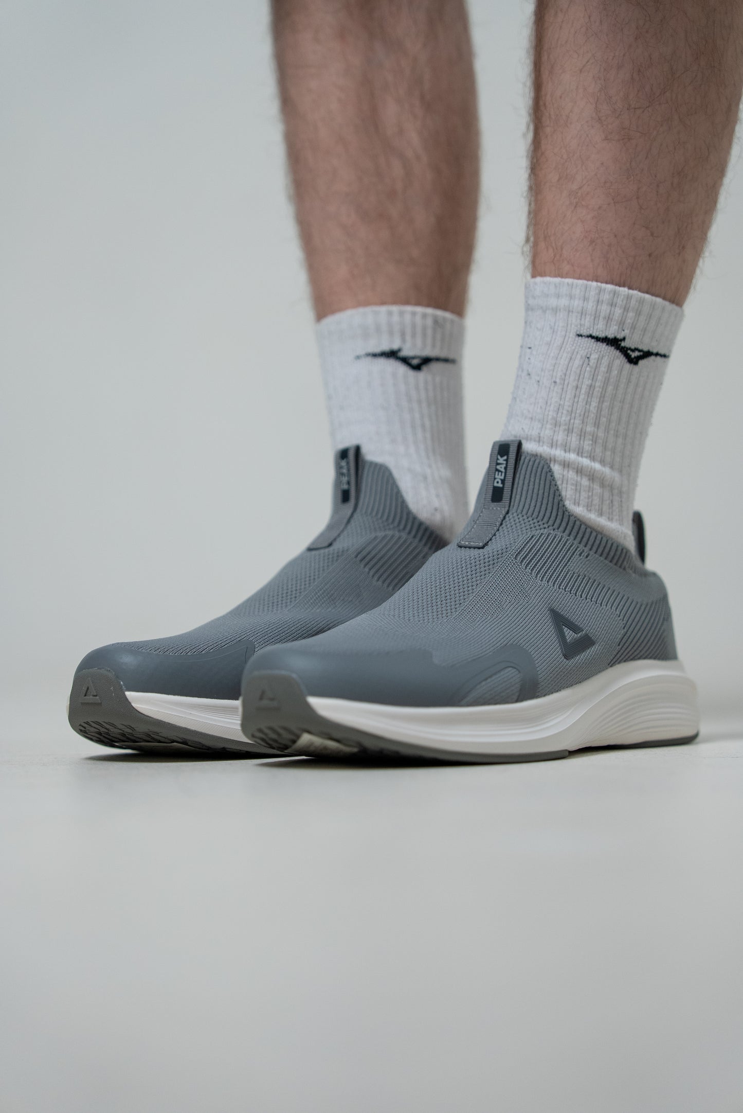 Кроссовки мужские Peak Casual EW49307E grey