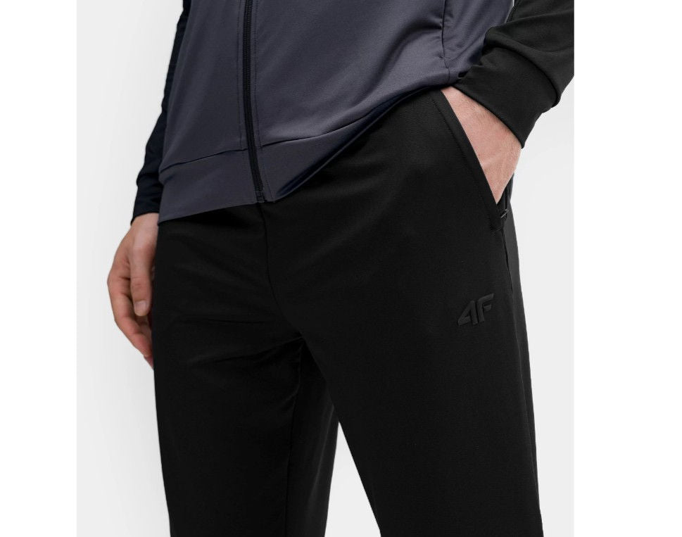 Pantaloni pentru antrenamente 4F TROUSERS FNK M101 4FSS23TFTRM101 DEEP BLACK