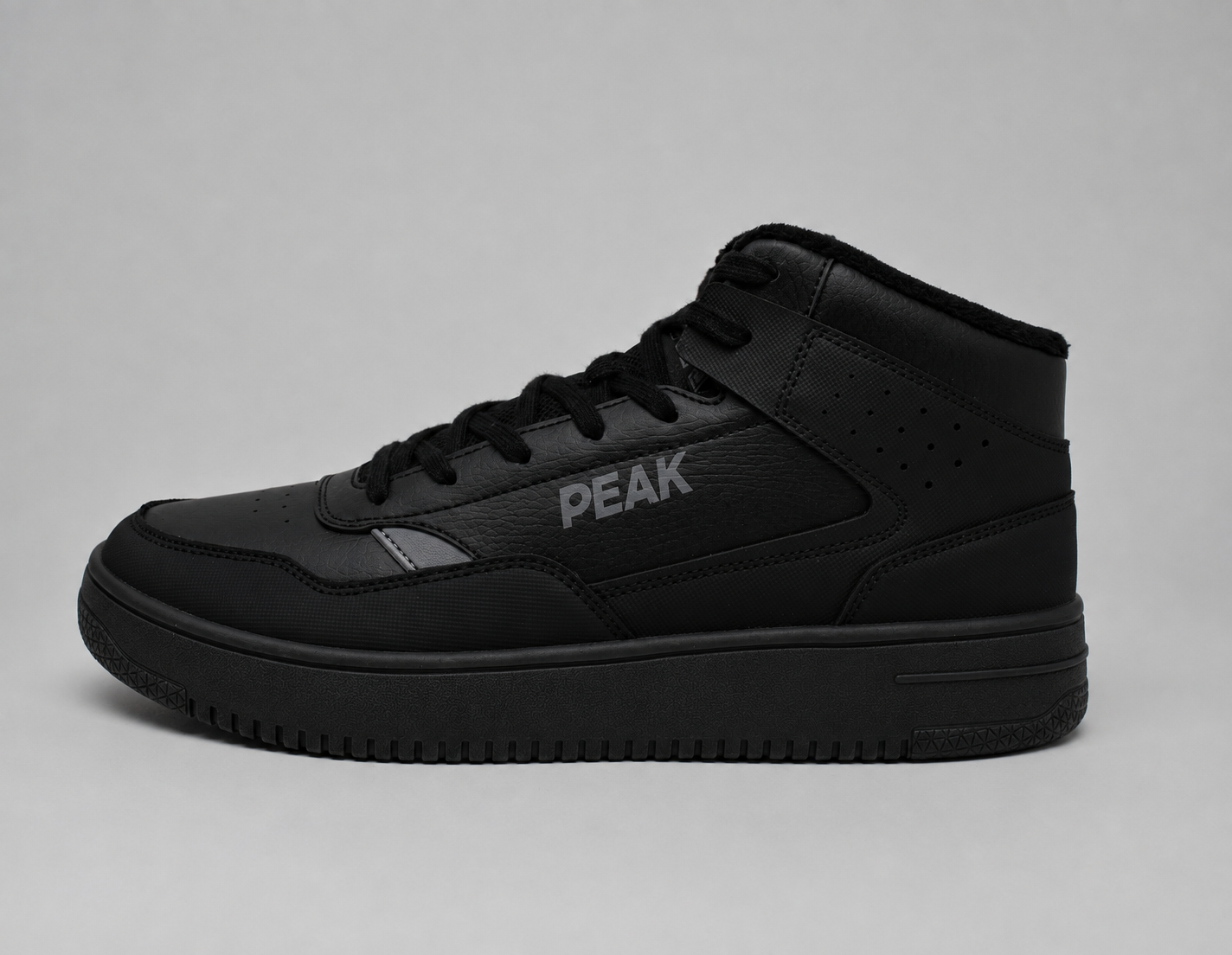 Adidași pentru bărbați Peak Casual E244337M black