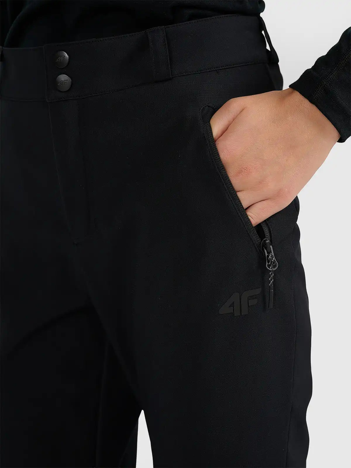Pantaloni impermeabili pentru femei 4F F0988 4FWAW25TFTRF0988 deep black
