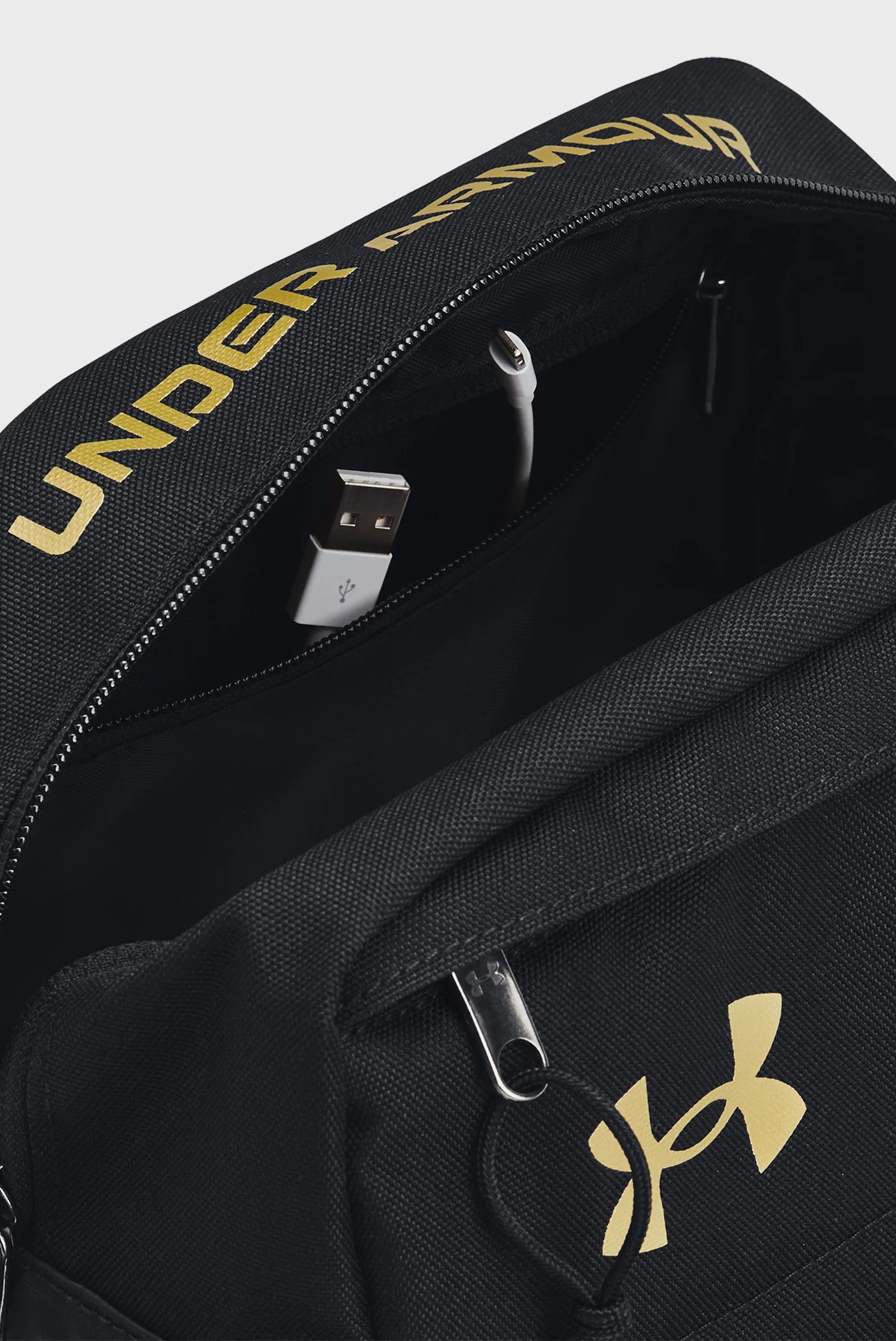 Сумка Under Armour Contain Travel Kit-BLK 1381922-001