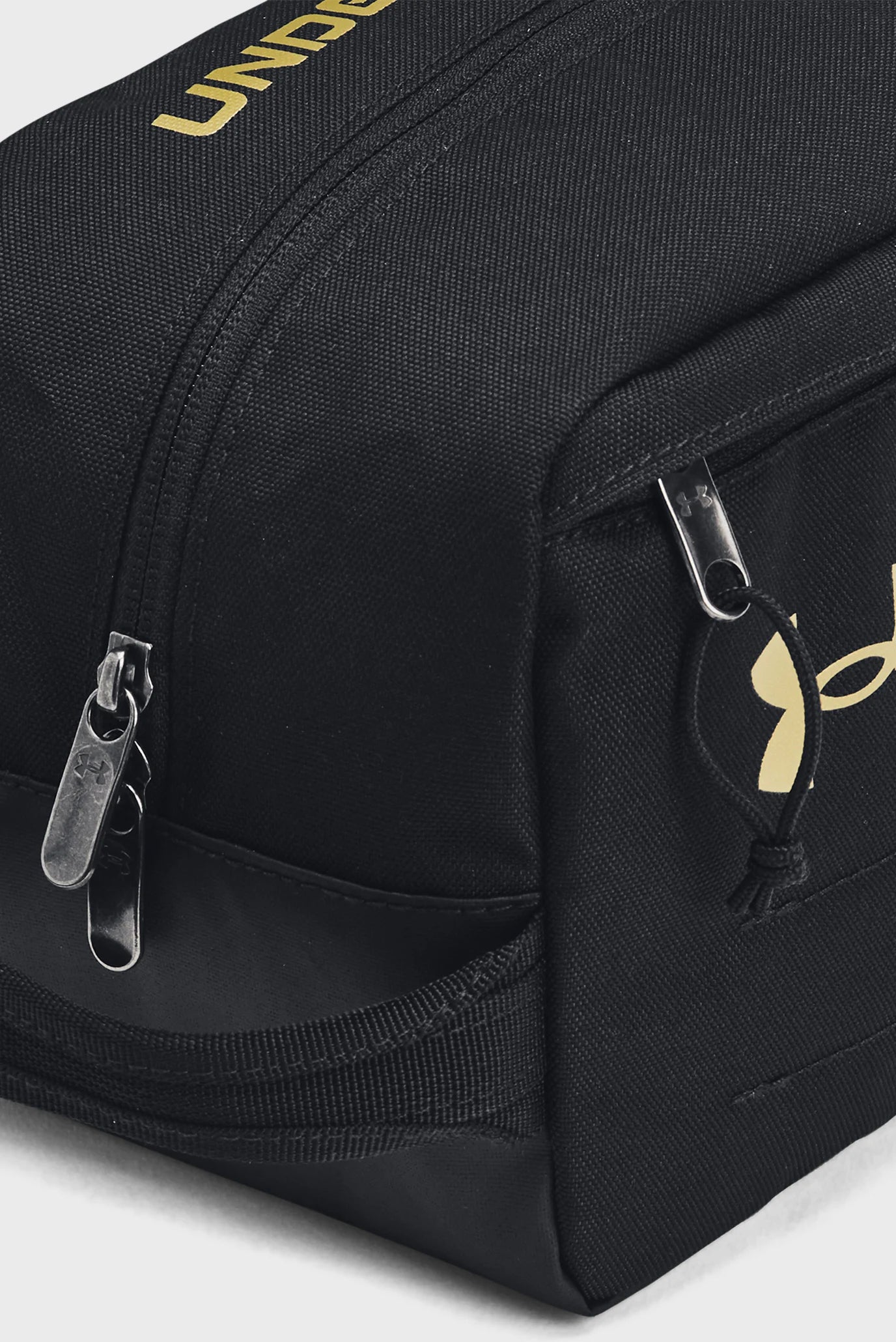 Сумка Under Armour Contain Travel Kit-BLK 1381922-001