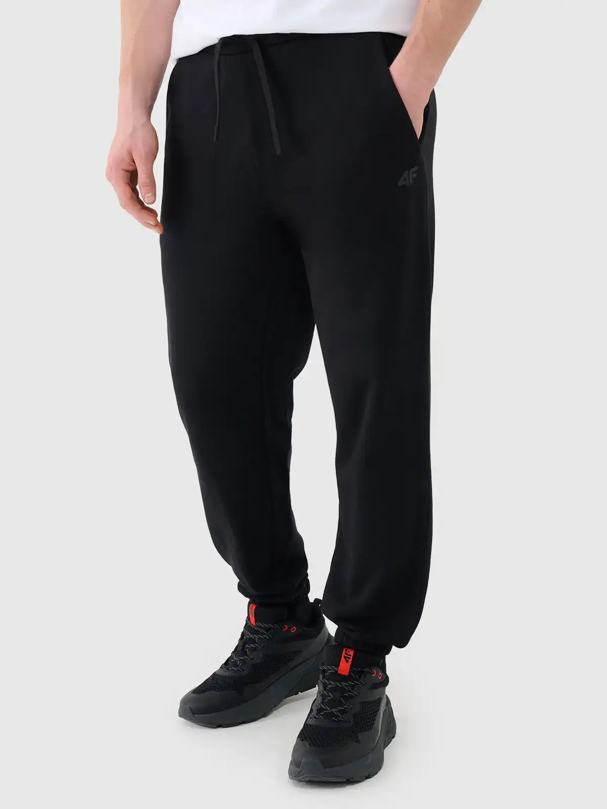 Pantaloni sport pentru bărbați 4F M1139 4FWMM00TTROM1139 deep black