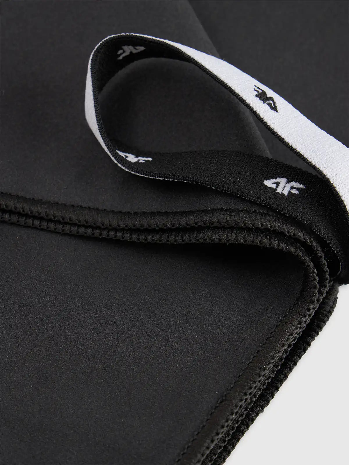 Полотенце TOWEL 4F U074 4FWSS26ATOWU074 deep black