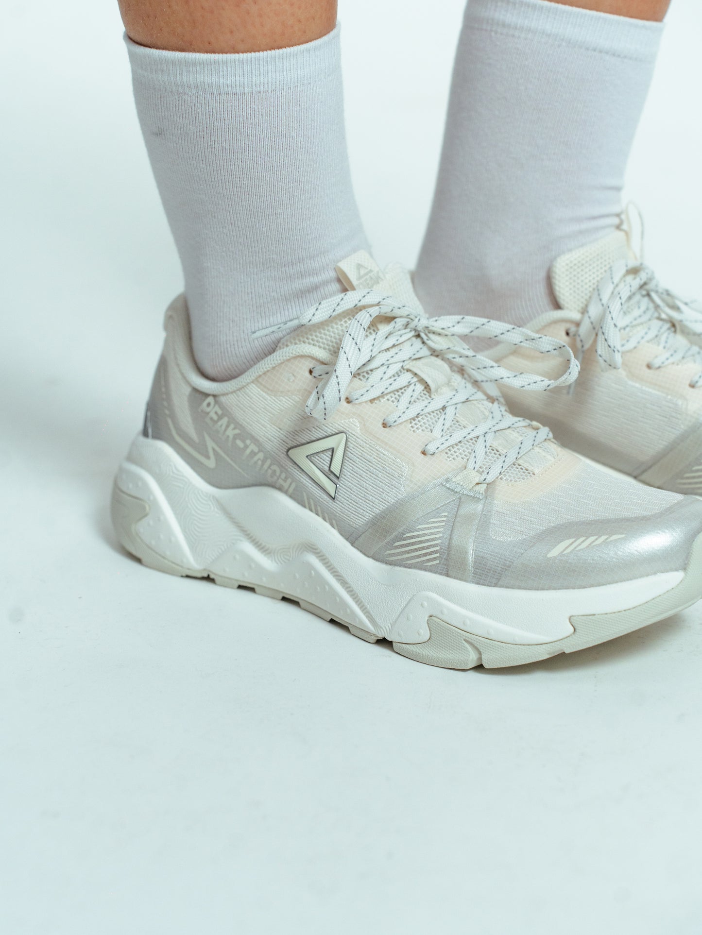 Кроссовки женские Peak Casual EXT52778G white/grey