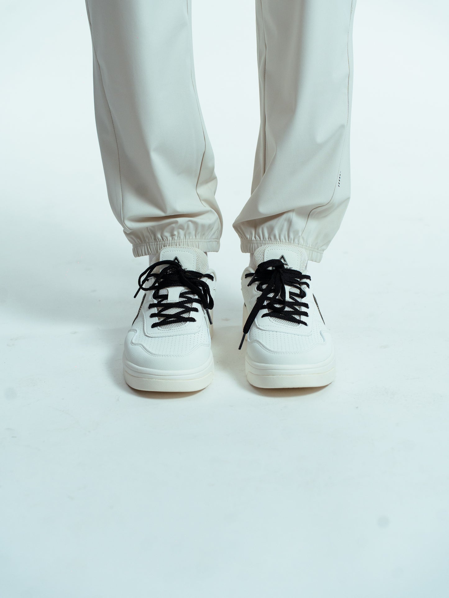 Кроссовки женские Peak Casual EXT52368B white/black