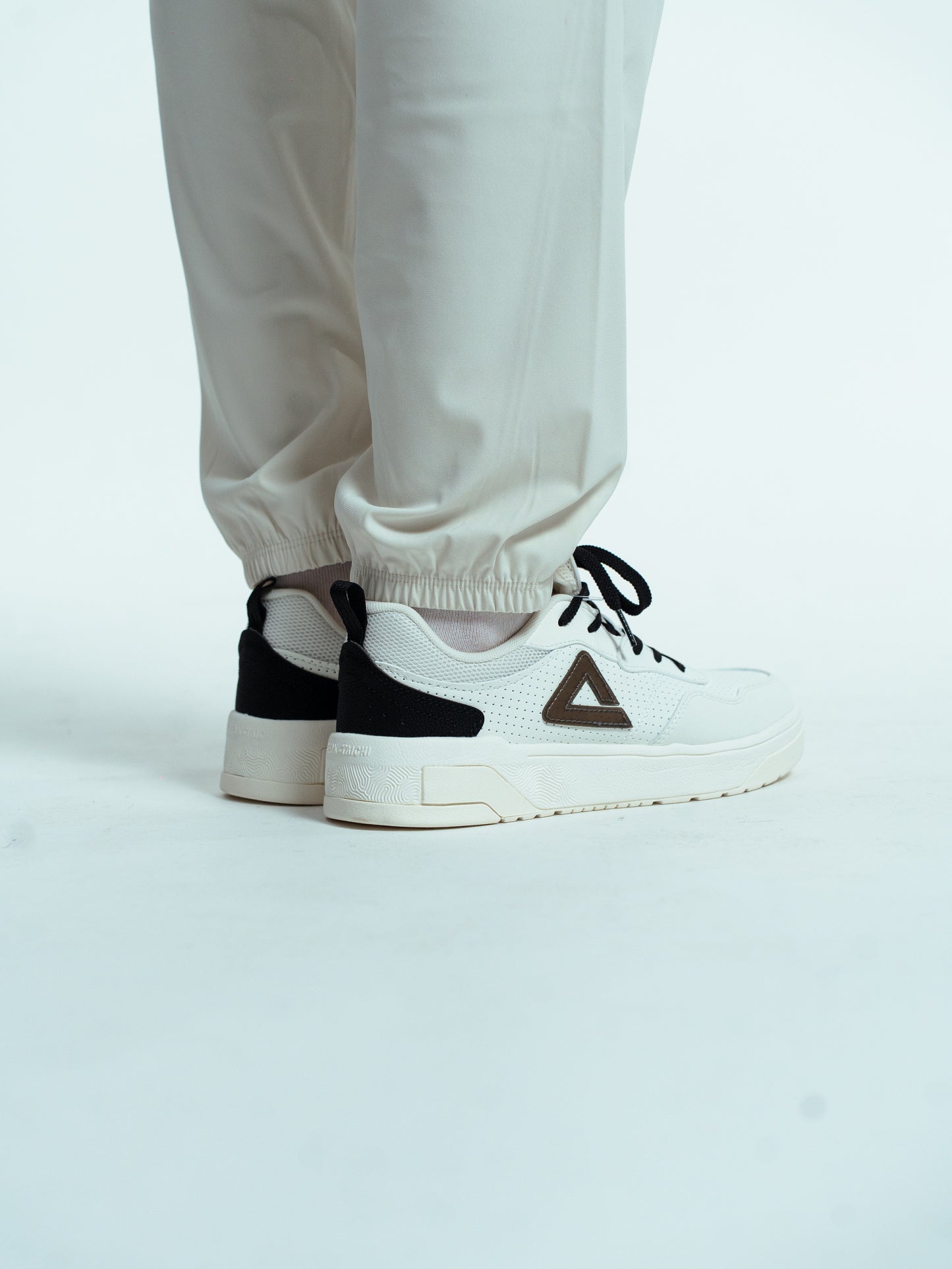 Кроссовки женские Peak Casual EXT52368B white/black