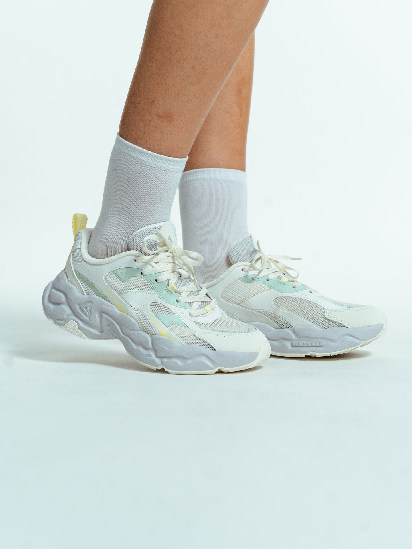 Кроссовки женские Peak Casual EXT52062E white/green
