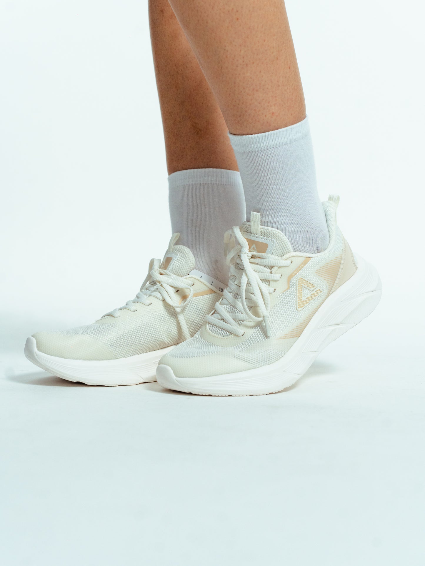 Кроссовки женские для бега Peak EXT52228H white/khaki