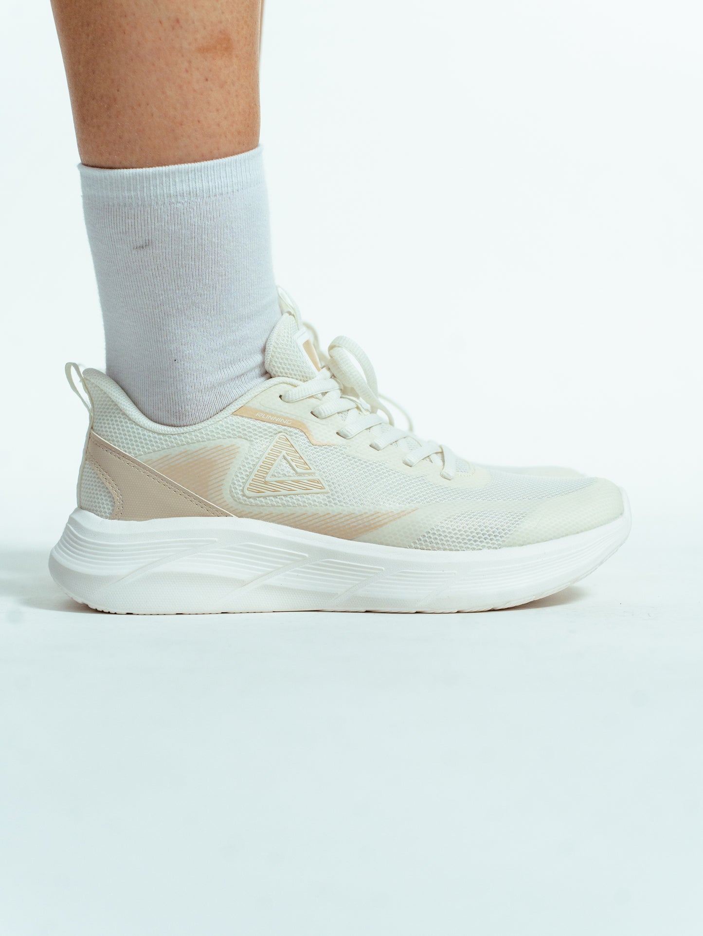 Кроссовки женские для бега Peak EXT52228H white/khaki