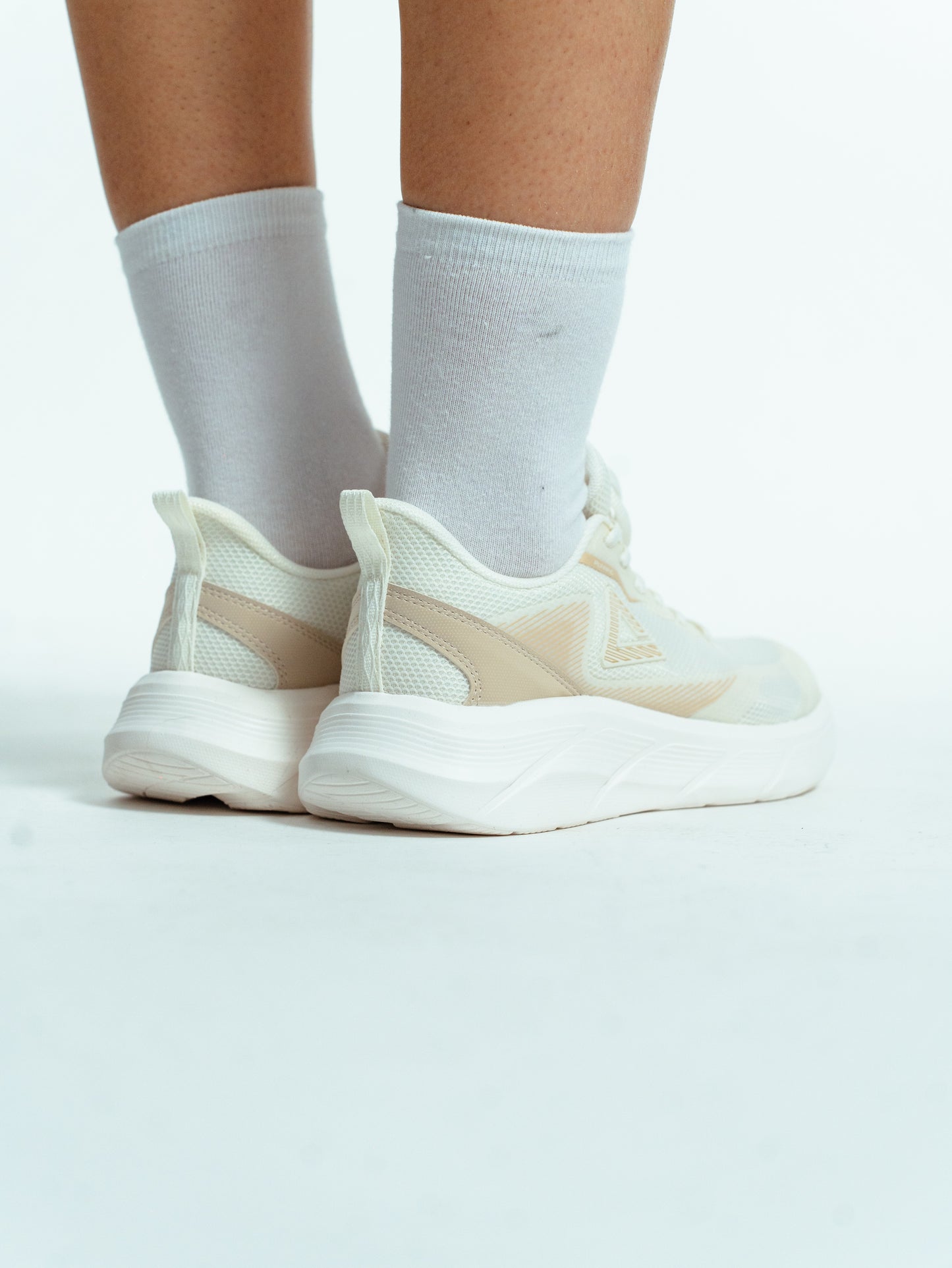 Кроссовки женские для бега Peak EXT52228H white/khaki