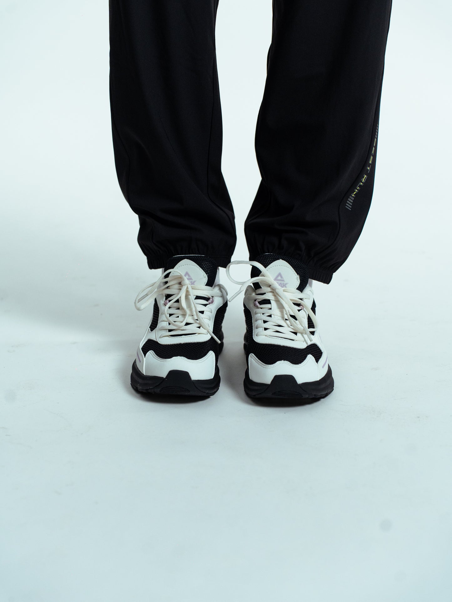 Кроссовки женские Peak Casual EXT52808J white/black