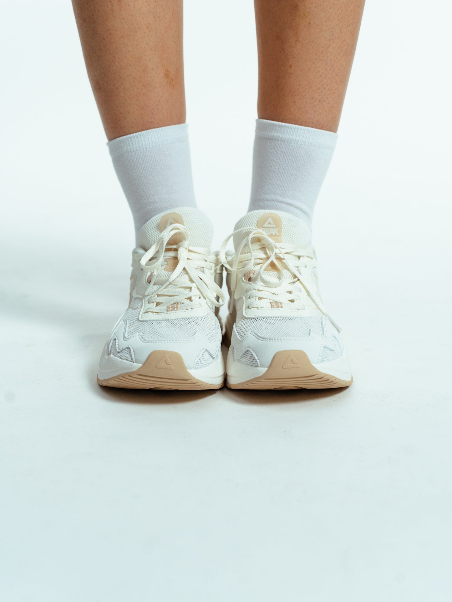 Кроссовки женские Peak Casual EXT52458E white/khaki