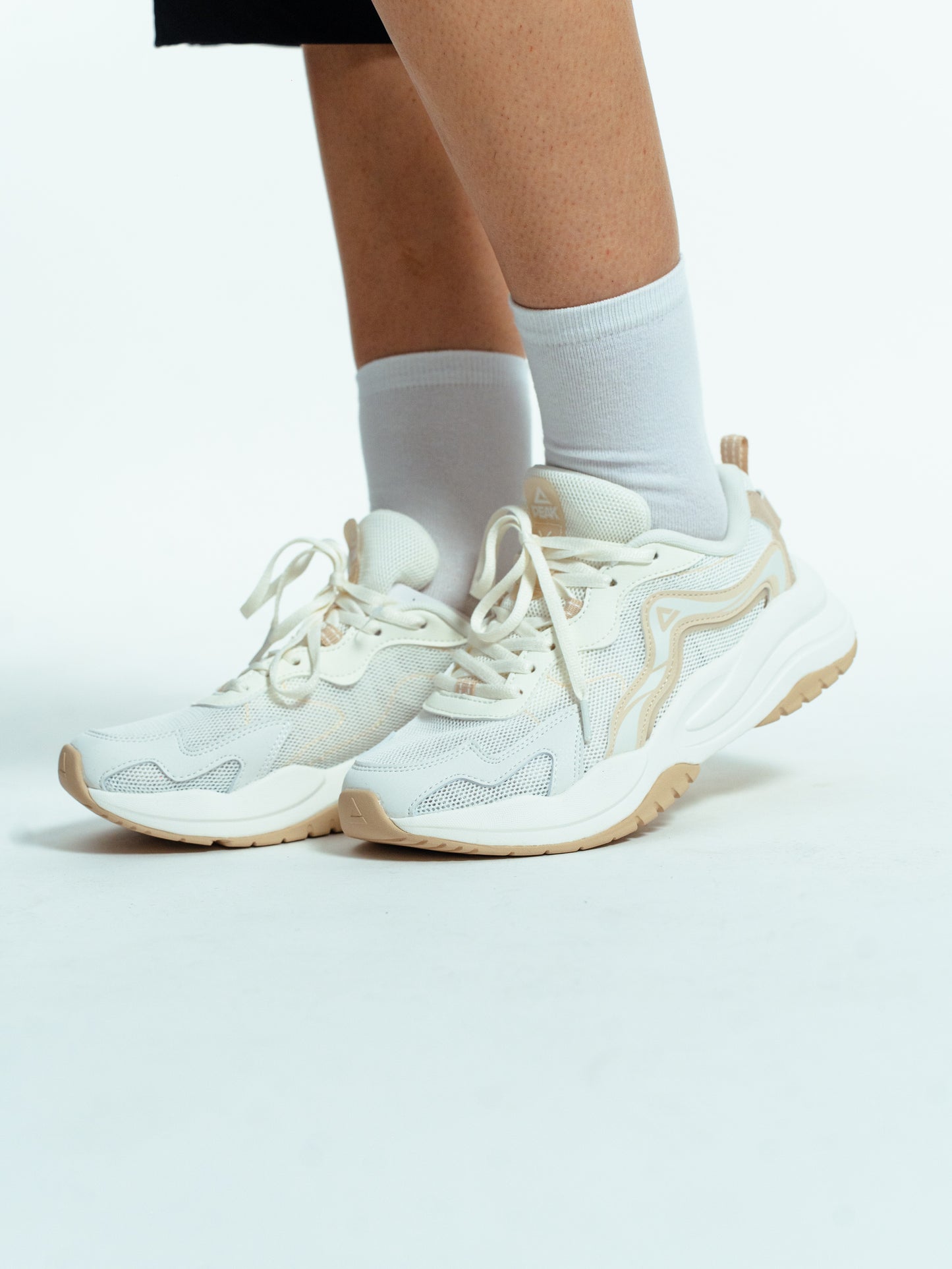 Кроссовки женские Peak Casual EXT52458E white/khaki