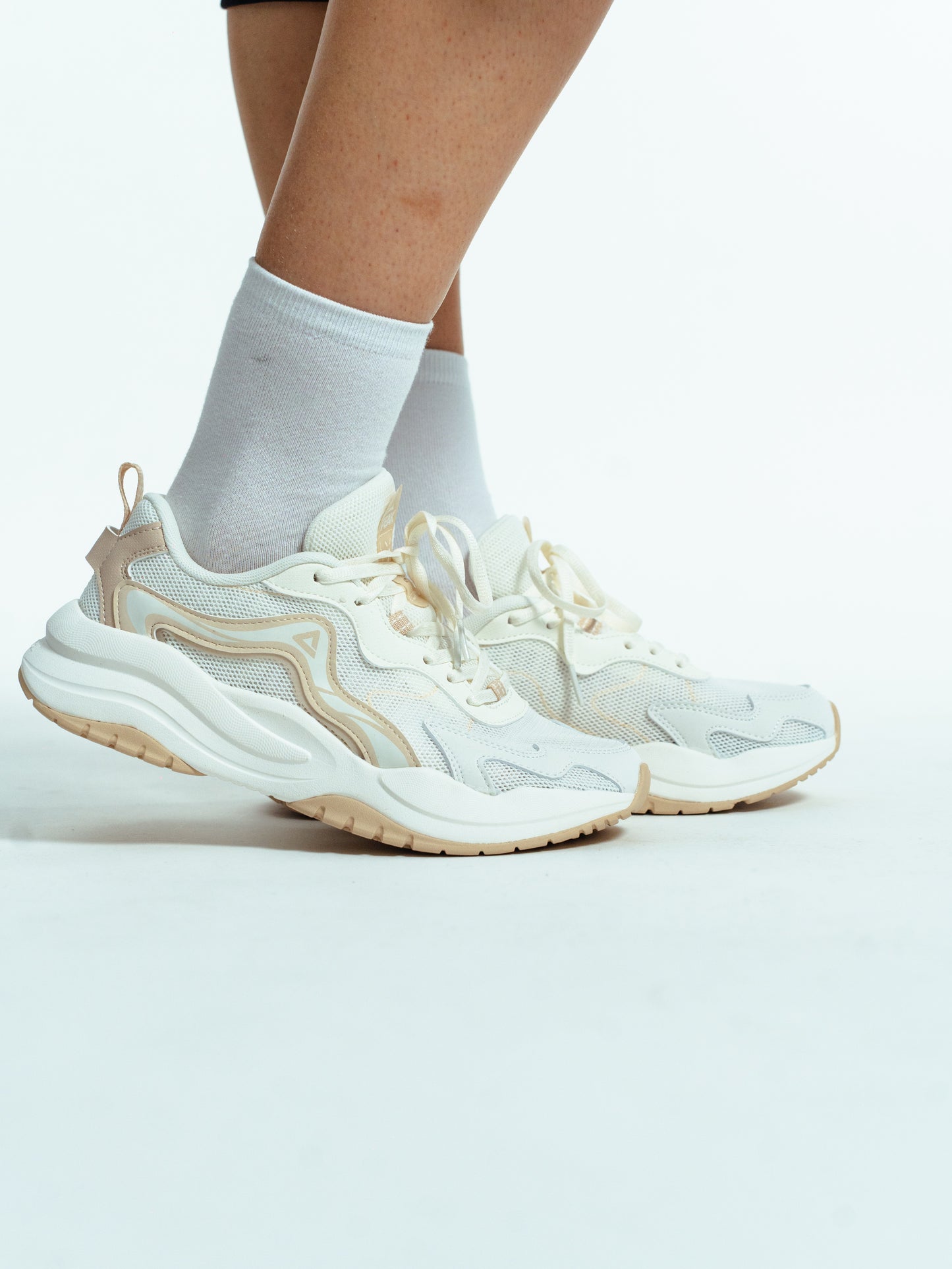 Кроссовки женские Peak Casual EXT52458E white/khaki