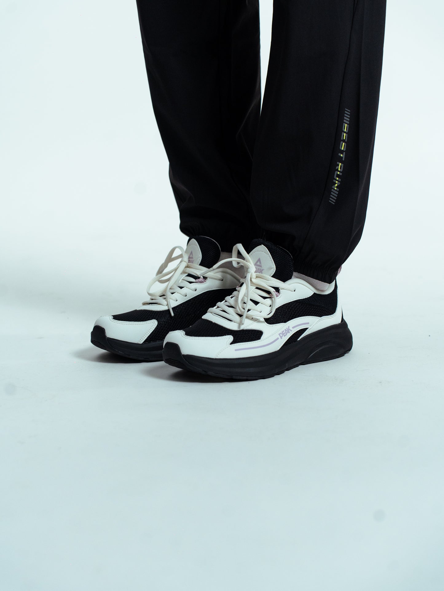 Кроссовки женские Peak Casual EXT52808J white/black