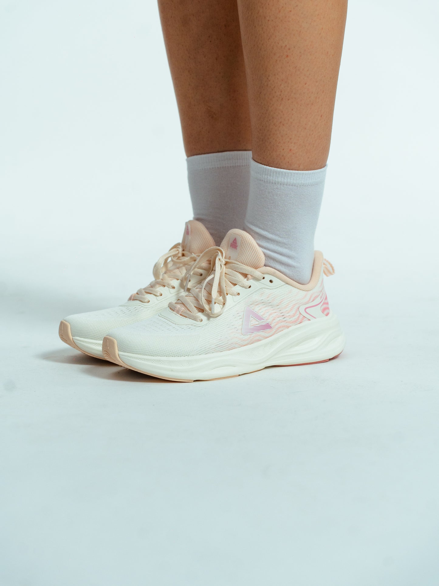 Кроссовки женские для фитнеса Peak EXT52798J white/pink