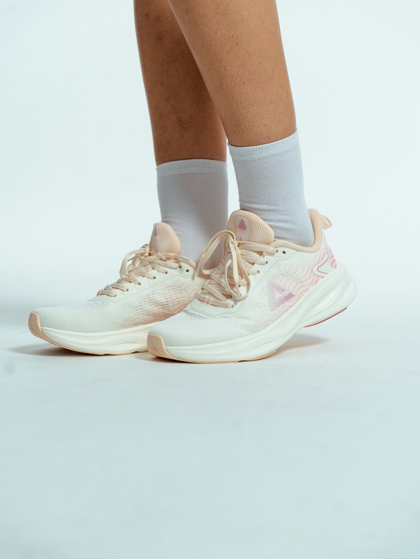 Кроссовки женские для фитнеса Peak EXT52798J white/pink