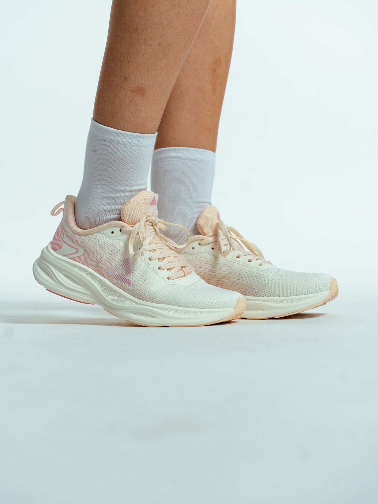Кроссовки женские для фитнеса Peak EXT52798J white/pink