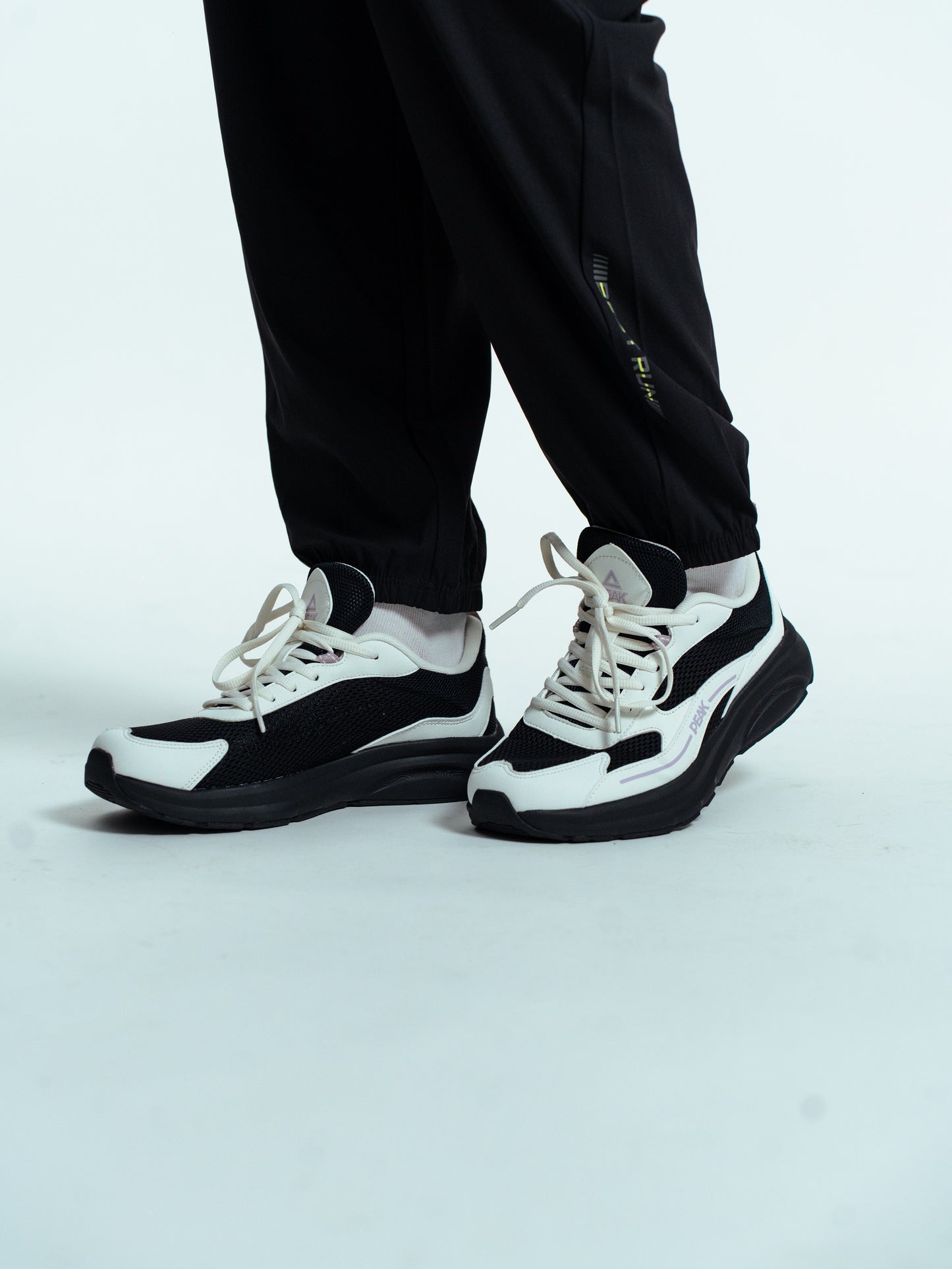 Кроссовки женские Peak Casual EXT52808J white/black