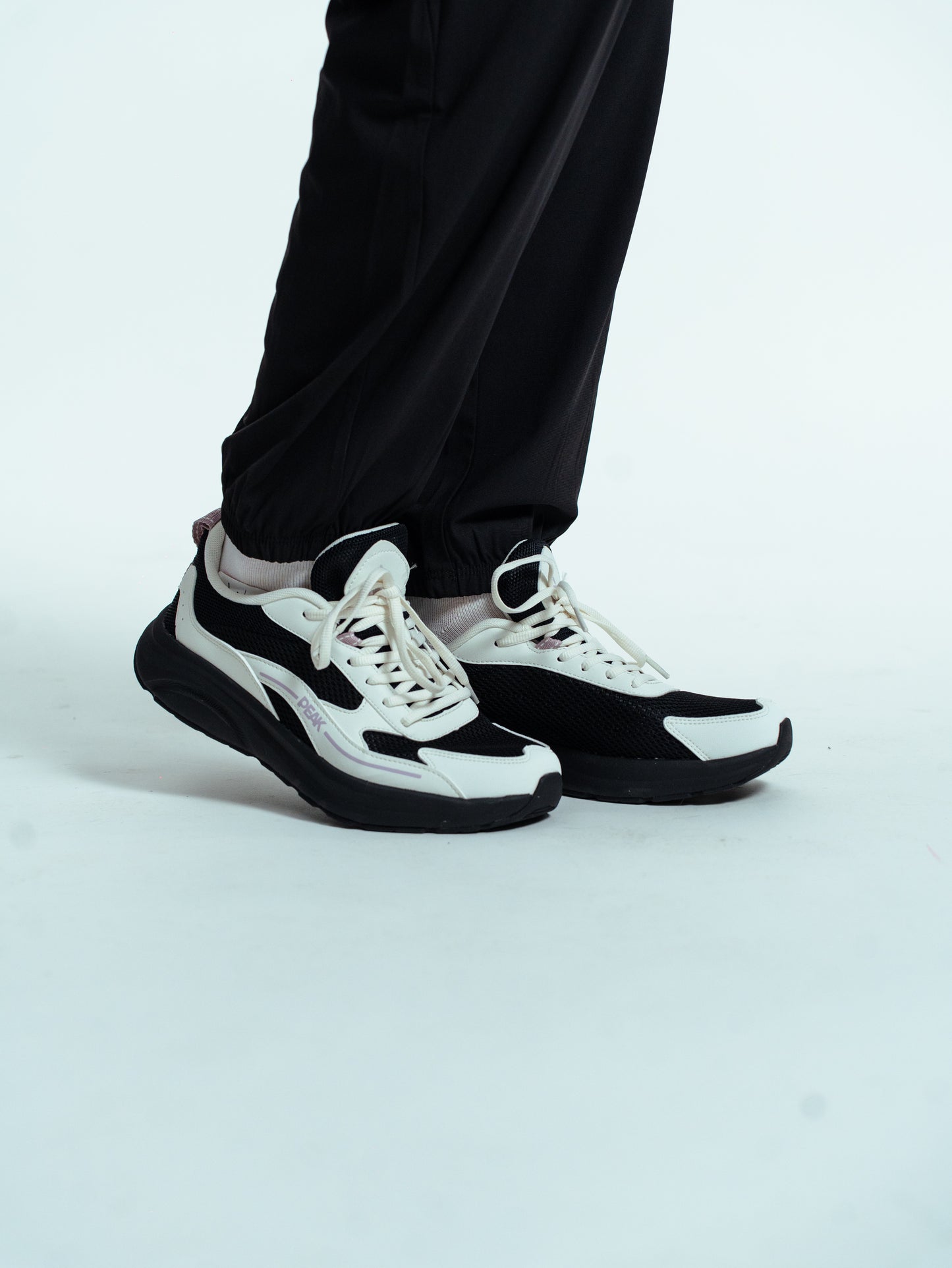 Кроссовки женские Peak Casual EXT52808J white/black