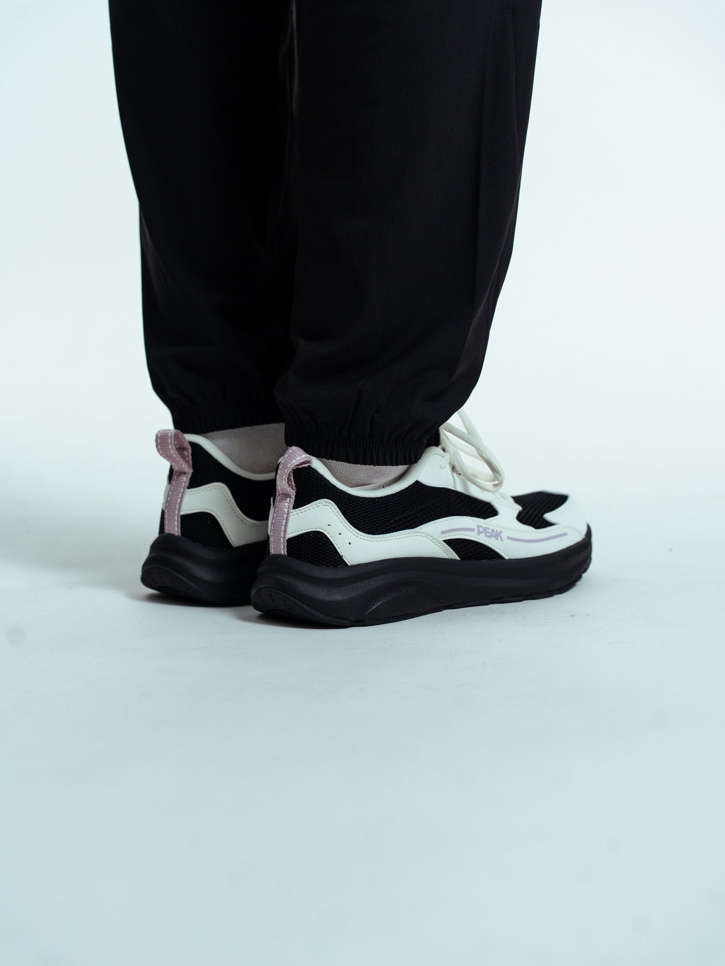 Кроссовки женские Peak Casual EXT52808J white/black