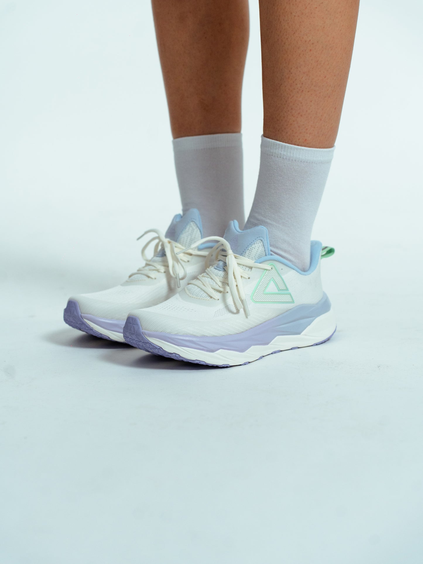 Кроссовки женские для бега Peak EXT52188H white/purple