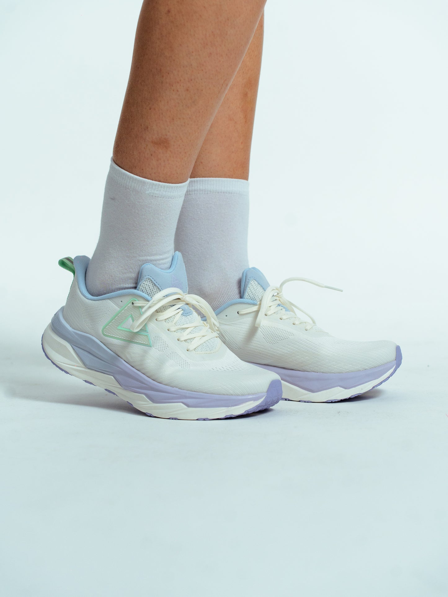 Кроссовки женские для бега Peak EXT52188H white/purple